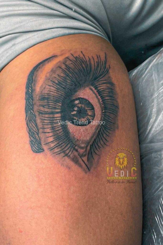 Tattoo Artist-Eye ball tattoo on shoulder