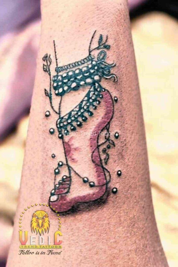 Tattoo studio near me-tattoo shop near me-bangalore-vedic trend tattoo-bharatanatyam (classical dance) leg tattoo on hand leg tattoo